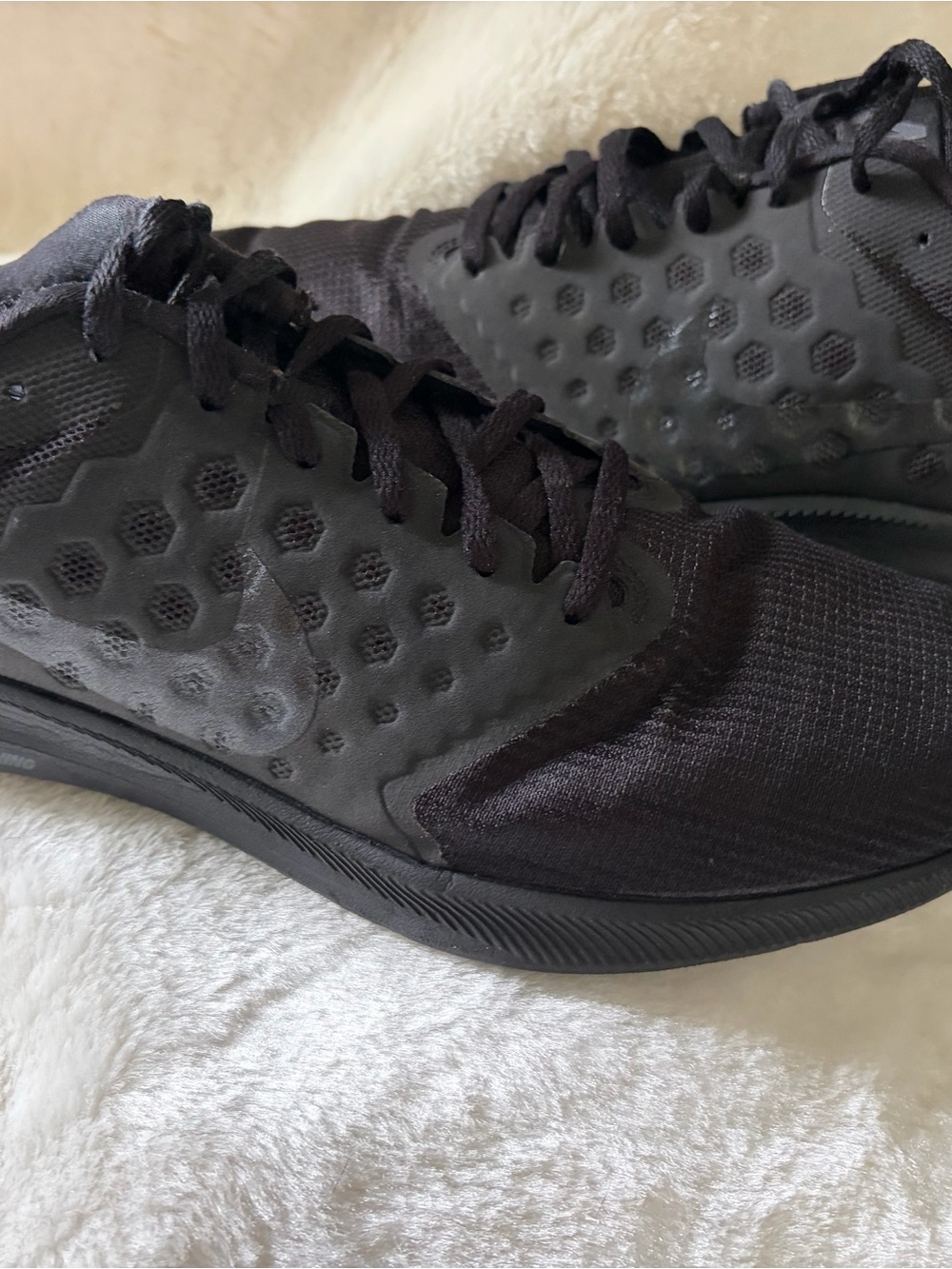 Nike Men's Black Hex-Textured Training Sneakers